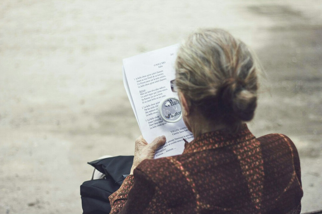 detective reading clues